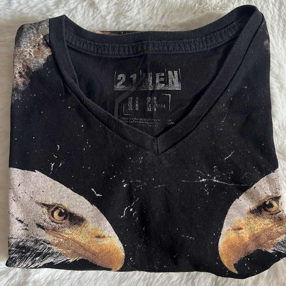 V-Neck EAGLES Design Black T-Shirt. Size M.